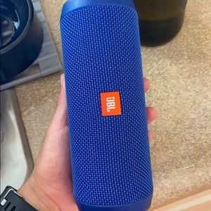 JBL Flip 4 like new blue